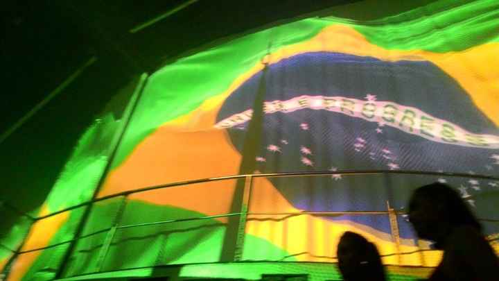 Bandeira do Brasil no telão da Cocobongo