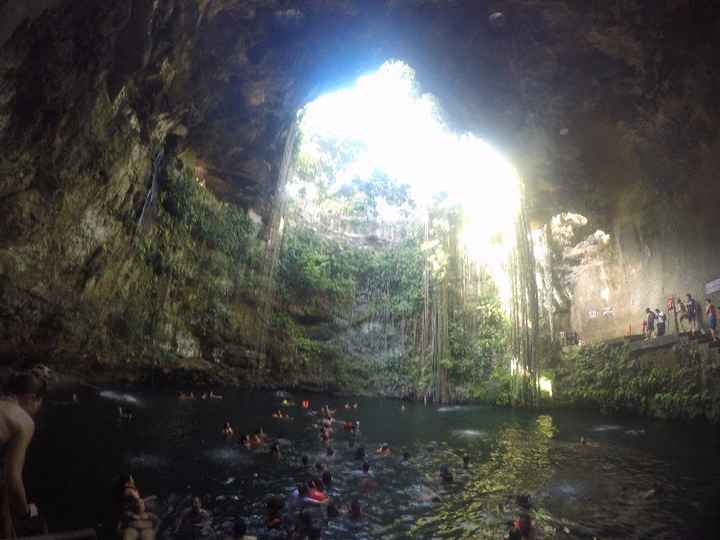 Cenote (nós pudemos nadar aí)