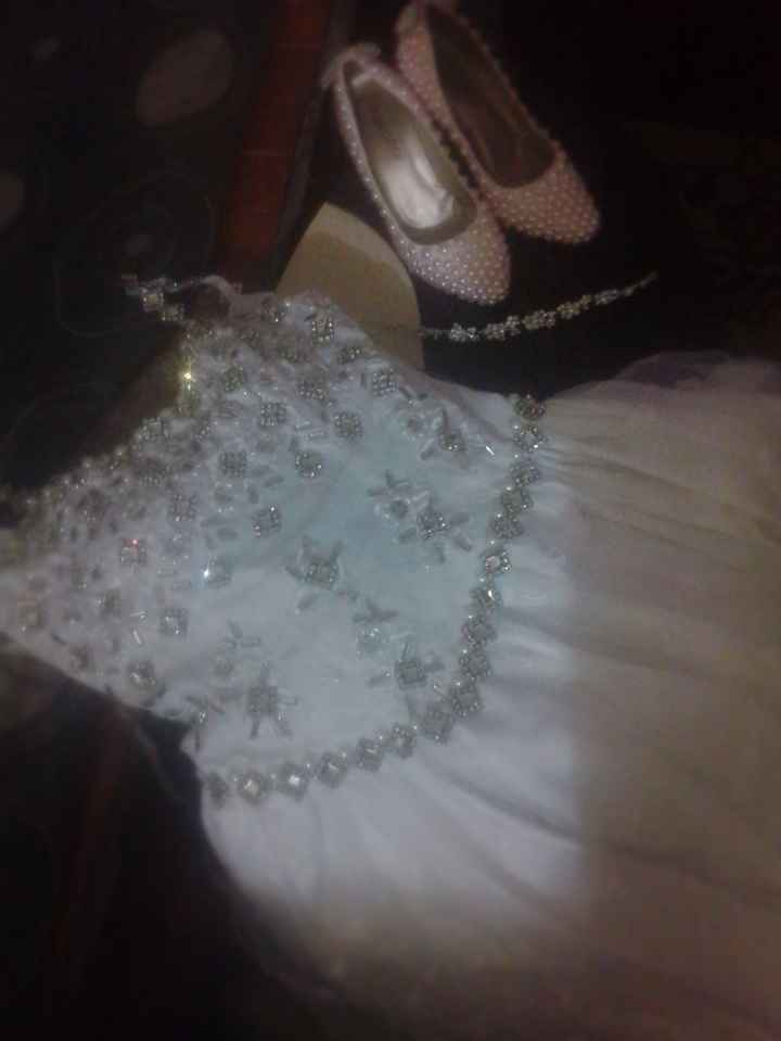 Vestido, sapato, tiara ?
