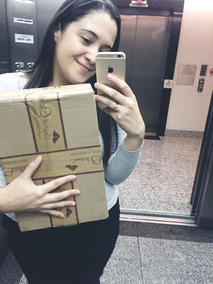 Eu recebi no serviço kk então imagina como eu tava chorando no elevador com a caixa na mão kkk 
