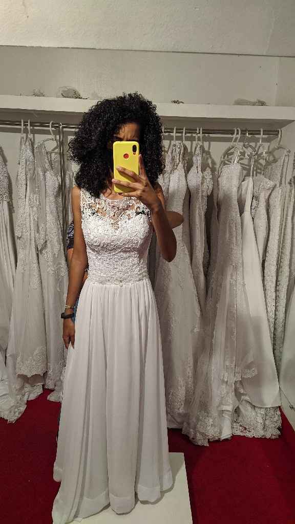 Qual vestido tá melhor? - 1