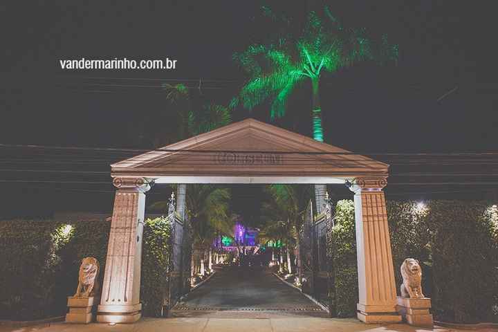 Essa é a entrada da casa de festas