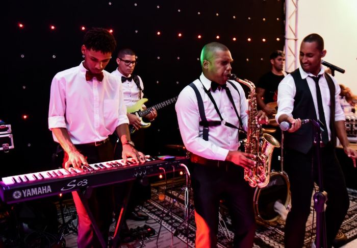 Experiência com banda ao vivo no casamento 15