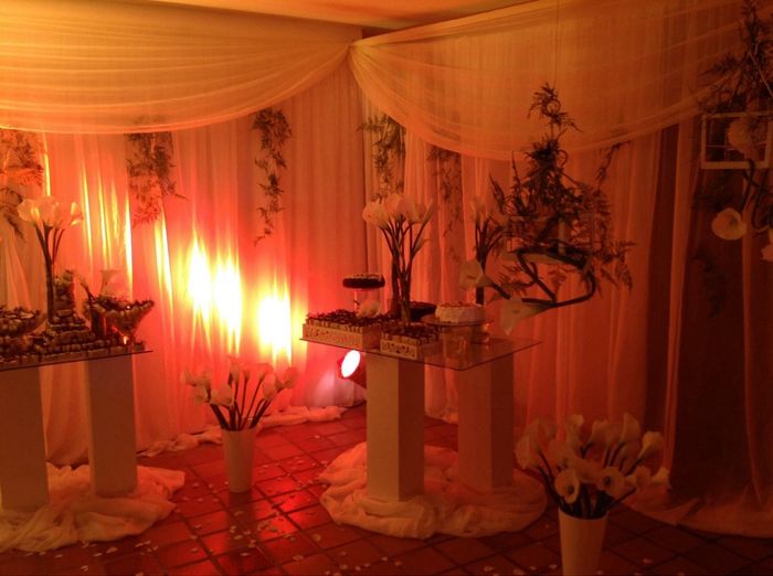 Meninas como as flores são caras no mês de junho, e para completar meu casamento será um dia depois,