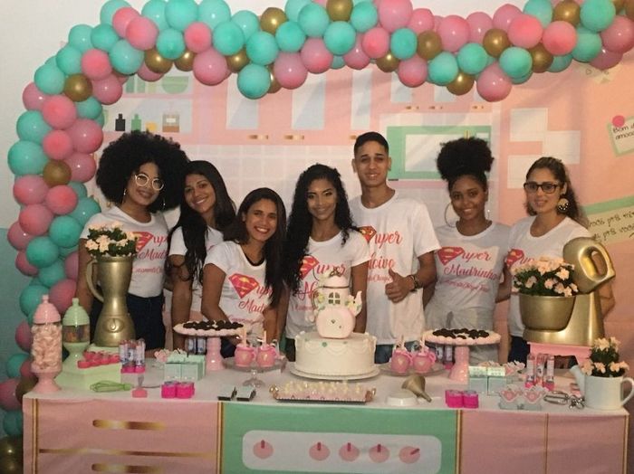 ainda faltou algumas madrinhas na foto rs