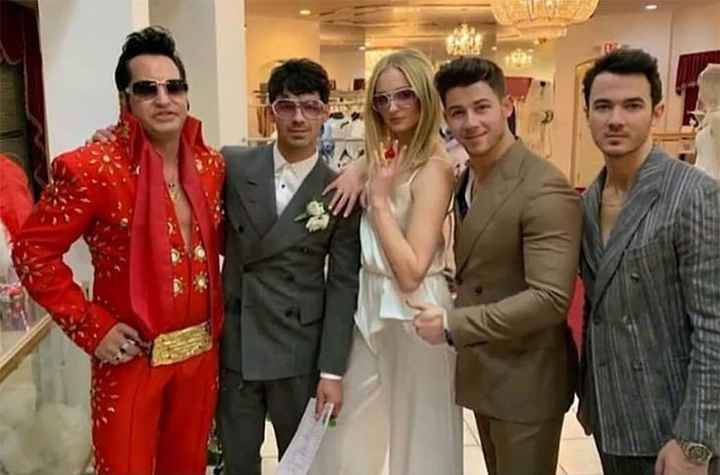 2) Sophie Turner e Joe Jonas, se casando em Las Vegas, em 2019
