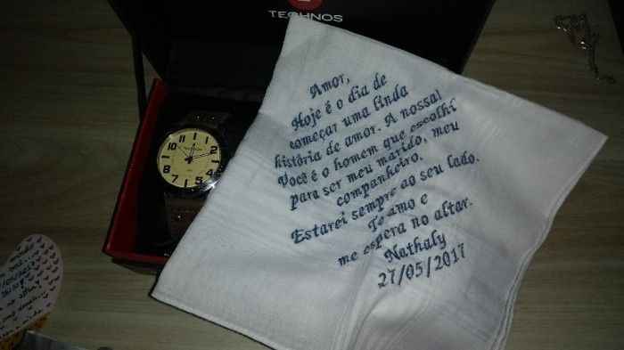 relógio e lencinho personalizado para o noivo