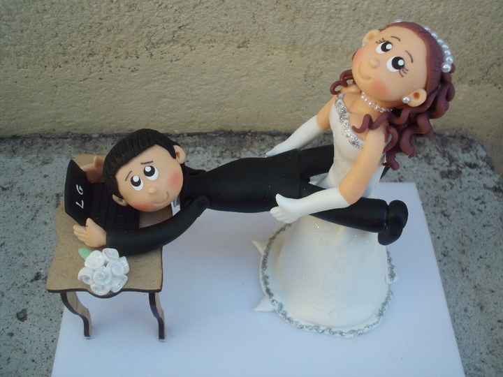 topo de bolo em que noiva obriga o noivo a se casar