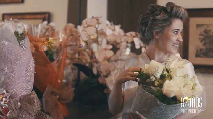 centenas de flores para a noiva