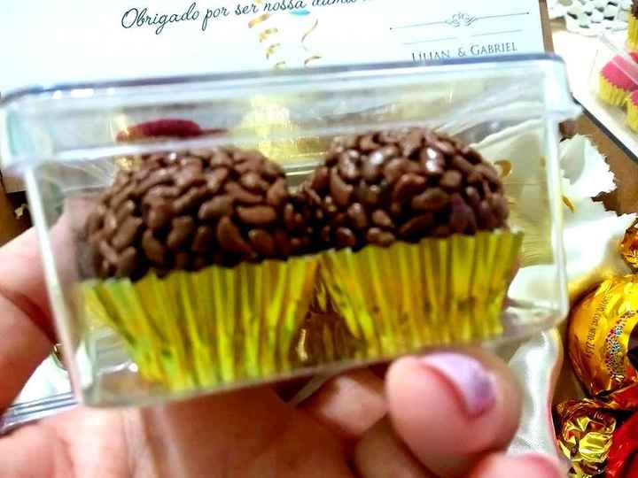 Brigadeiros para as crianças. Minha mãe e eu fizemos! 