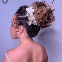 Que penteado escolher? Liso ou cachos? - 1