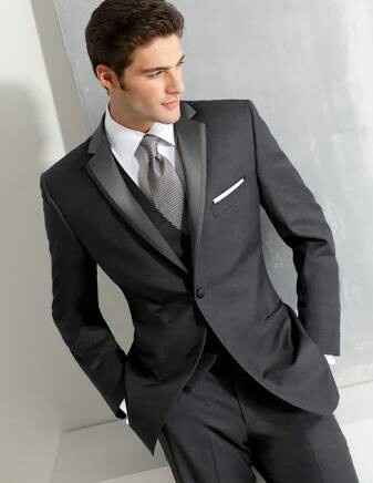 Qual a cor da roupa do noivo? - 1