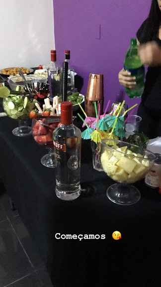 A mesa de drinks 