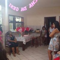 E os convidados e a mesa do bolo