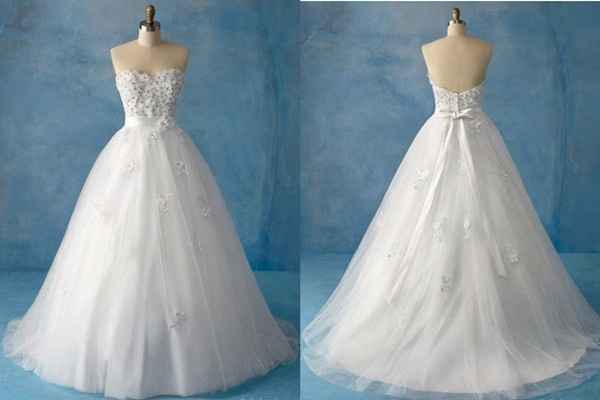 3- Que tal um vestido de princesa com flores? eu adorei este e compartilho com vocês!