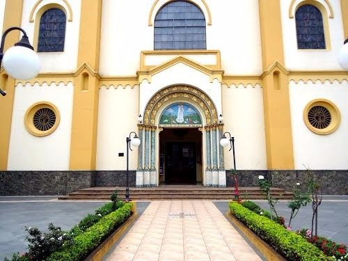 Foto da entrada da igreja