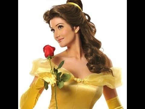 Penteado e a Roupa da Bela