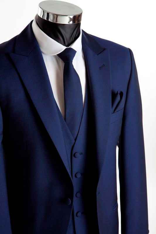 Terno com gravata azul