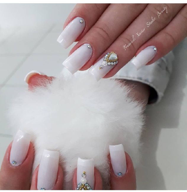 Unhas da noiva 💅😍😍 - 2