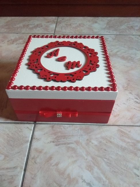  Essa caixa de padrinhos eu mesmo fiz, ela é em MDF, fiquei simplesmente apaixonada !!! recebemos mu