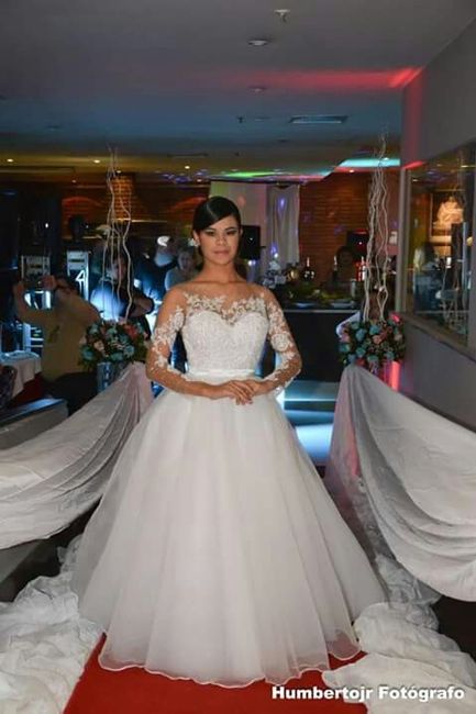 Vestido rendado e de manga cumprida , alguma noivinha com esse gosto? - 3