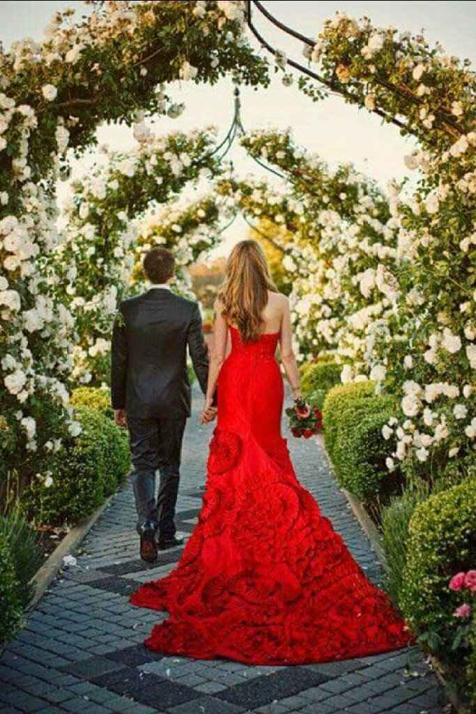 Usariam um vestido sem ser branco, eu amo vermelho e usaria esse! - 1