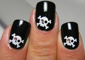 Unhas de caveira para Leandra