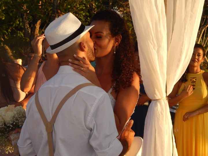 Sonhei tanto com esse momento... O beijo em cima do altar. Os nossos lábios declarando coisas que só
