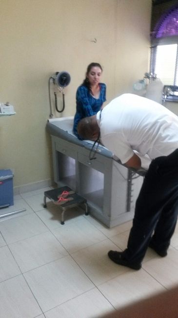 Fui parar no ambulatório com o pé cheeeeio de bolhas inflamadas por causa do sapato do casório... kk