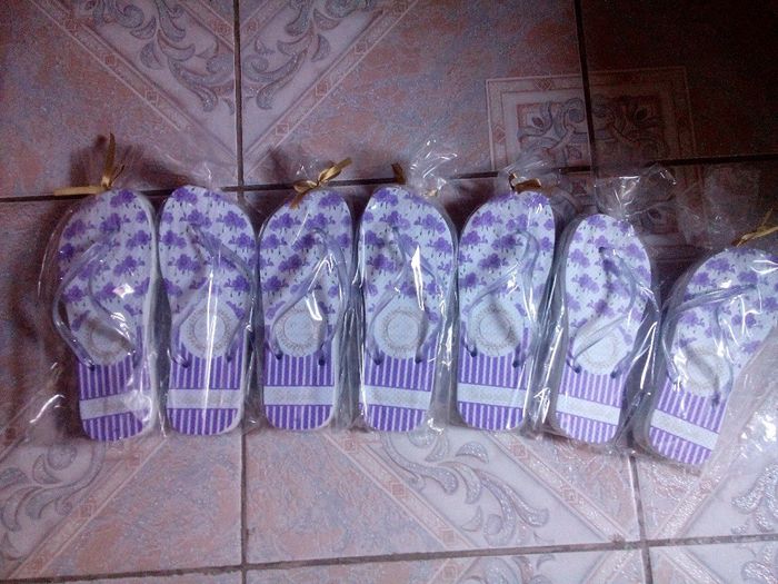Chinelos personalizados pra mim, mães e madrinhas
