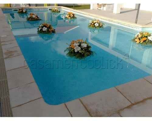 Piscina com flores