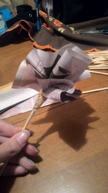 Diy para o chá bar - flores feitas com jornal - 3