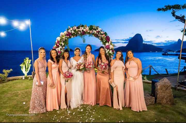 Vestido das madrinhas, a noiva escolhe a cor ou não? - 1