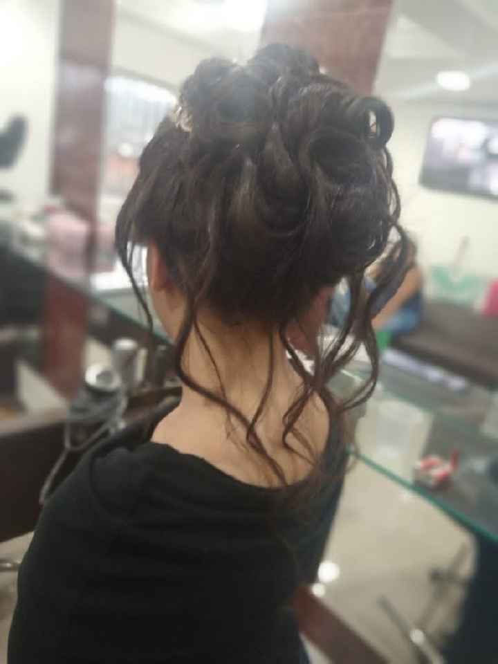 Penteado coque com fios soltos ou tudo preso? - 1