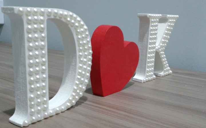 Decorado com pérolas,acho lindo...