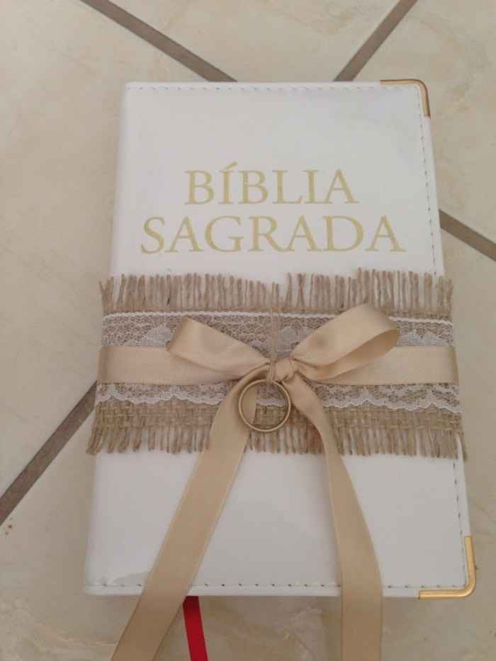 O porta alianças seria assim