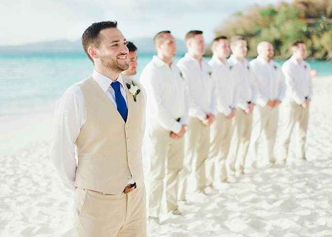 Traje do noivo assim