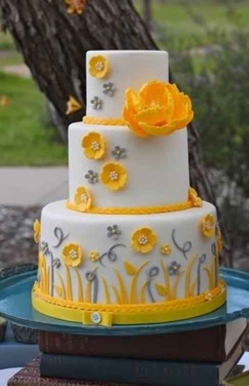 bolo detalhes amarelo