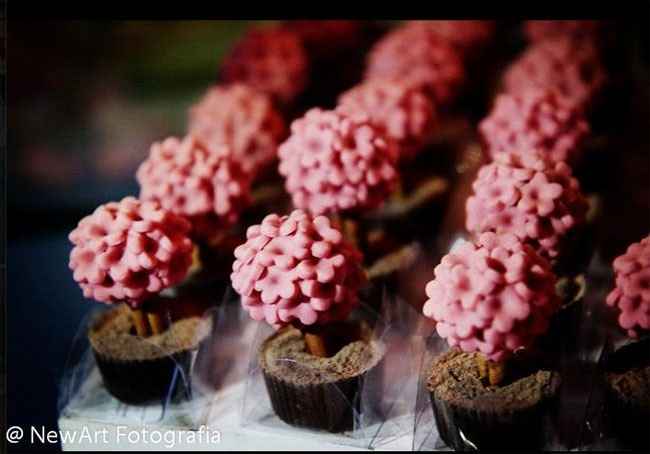 Lindinho, docinho de brigadeiro com bolinhas rosas...