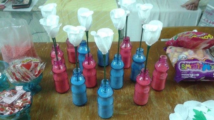 Garrafinhas coloridas agora com as florzinhas!