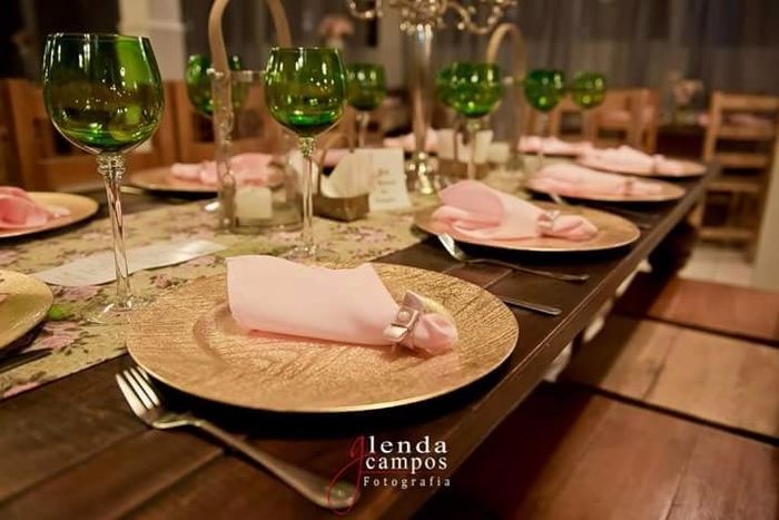 Decoração da mesa em tons de rosa 