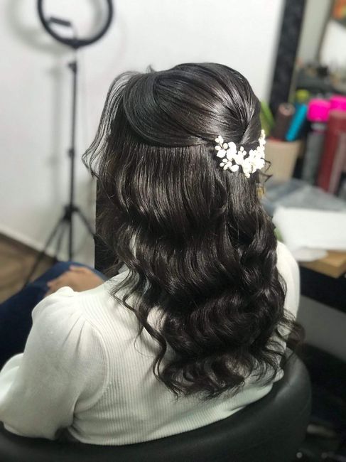 Resultado do teste de maquiagem e penteado. 11