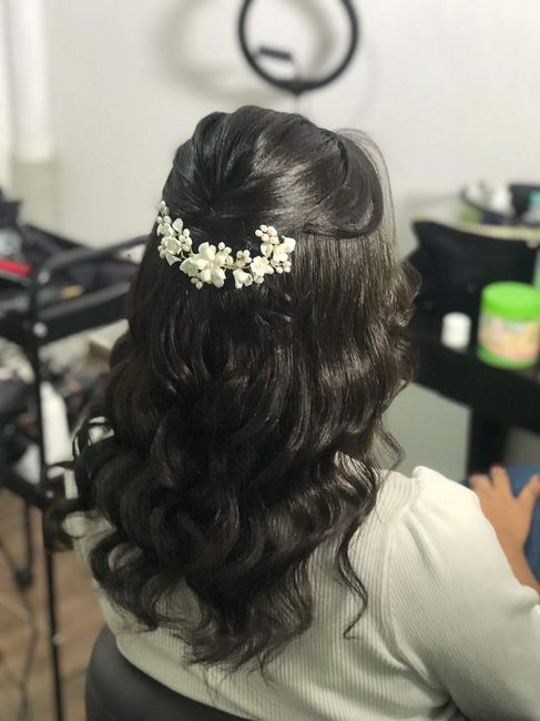 Resultado do teste de maquiagem e penteado. 12