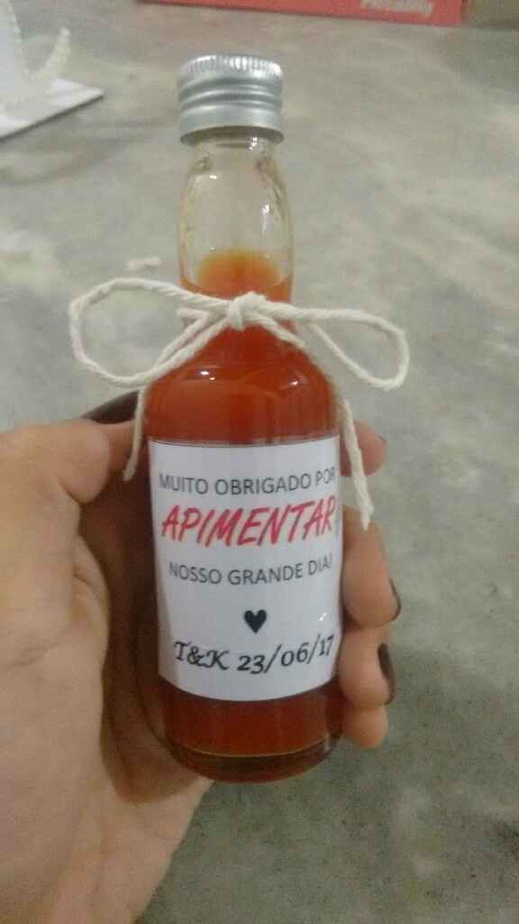 Meus diy.. plaquinhas para fotos, a lembrancinha, essas garrafas ainda não sei bem onde colocar e os