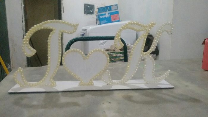 Meus diy.. plaquinhas para fotos, a lembrancinha, essas garrafas ainda não sei bem onde colocar e os