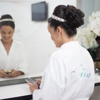 Por ser muito quente na minha cidade, optei por um penteado preso: coque com moicano.