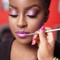 make rosa (eu só colocaria um batom fosco)