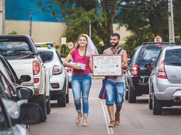 Essa idéia de plaquinha e com véu, mas com água mesmo
