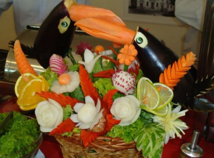 Tucanos e Flores