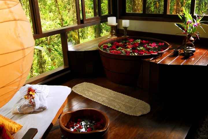 Spa da pousada que tem massagens, banhos aromáticos com 50% de desconto para recém- casados ;)
